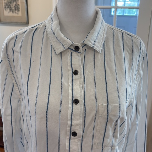 Jach’s Girlfriend Blue and White Striped Rayon long sleeve Women’s Shirt. Size M - Picture 2 of 8